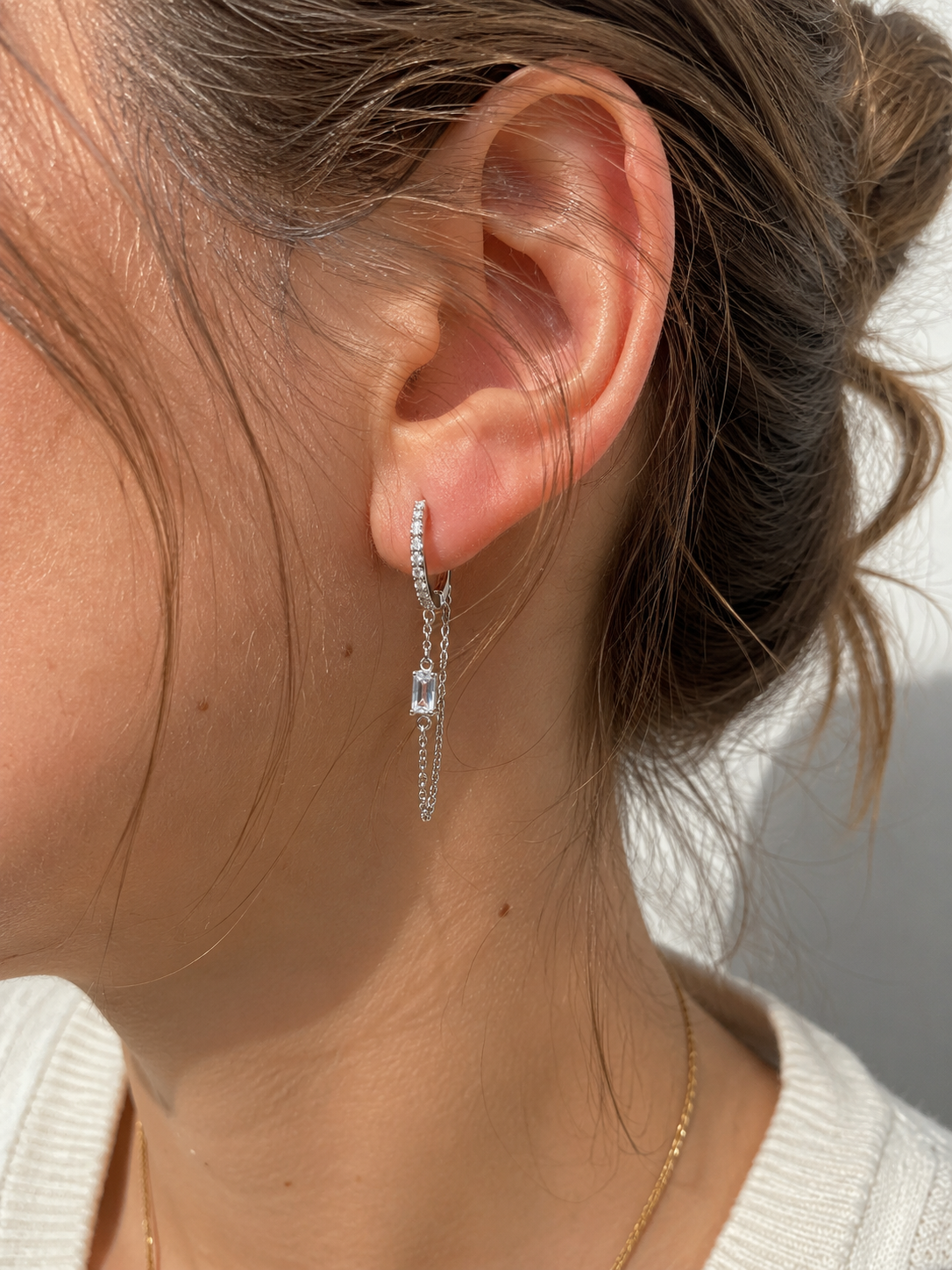Boucles d’oreilles ROSALIE argentées portées